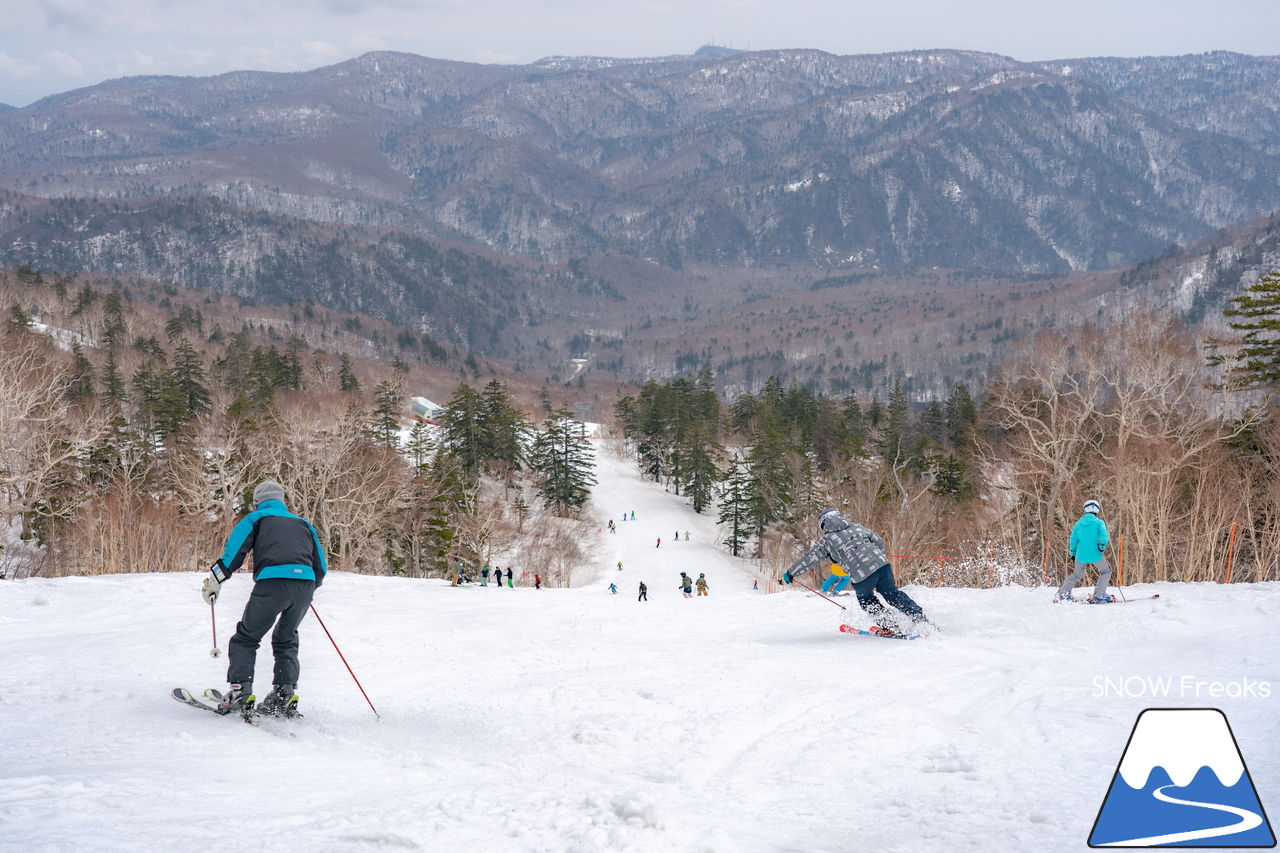 札幌国際スキー場｜2022年のゴールデンウイークが開幕。さすが、KOKUSAI。5月目前にして、ほぼ全面滑走可能です(*^^)v